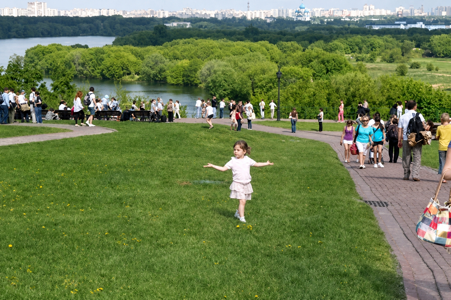 Медовая ярмарка в «Коломенском» в Москве